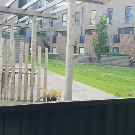2 Bedroom City Centre Living Apartment *
