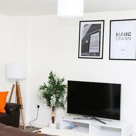 Cosy 2 Bedroom + Parking Homestay Manchester