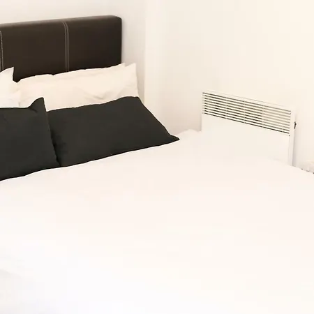 Cosy 2 Bedroom + Parking