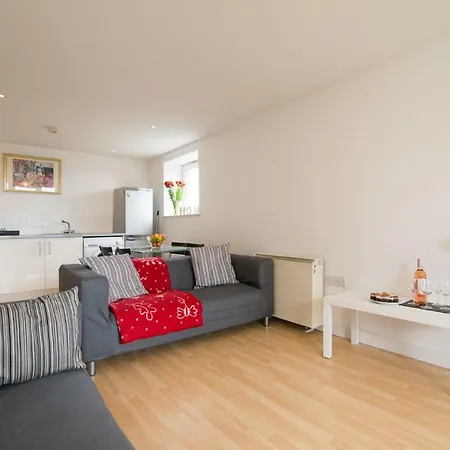 Blackley 2 Bed Apartment *