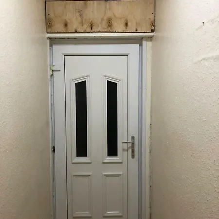 Flat 1/10 Emley Street Apartment *