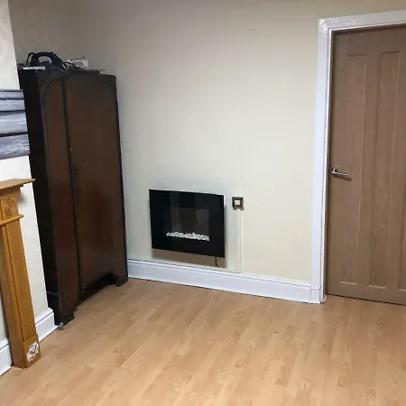 Flat 1/10 Emley Street Apartment