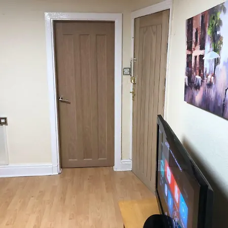 Flat 1/10 Emley Street Apartment *
