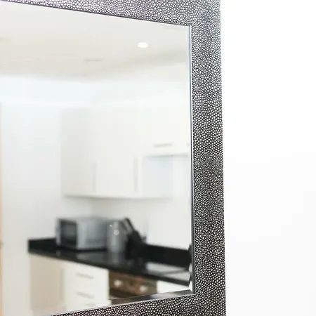 Bright 2 Bedroom Close To Media City Salford Quay *