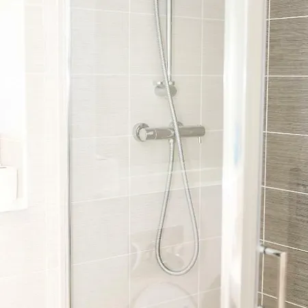 Апартаменты Bright 2 Bedroom Close To Media City Salford Quay *