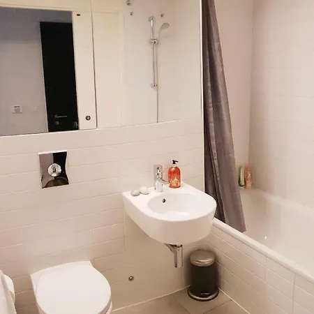Central Flat With King Size Bed And Great Location Διαμέρισμα *