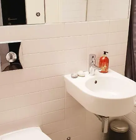 Central Flat With King Size Bed And Great Location Διαμέρισμα *