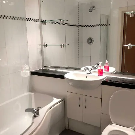 Spacious 2 Bedroom City Centre *