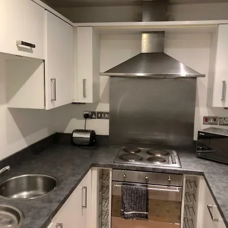 Spacious 2 Bedroom City Centre *