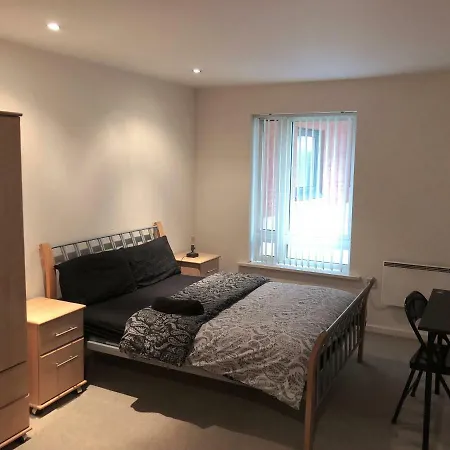 Spacious 2 Bedroom City Centre Apartment