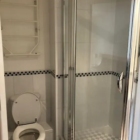 Spacious 2 Bedroom City Centre Apartment
