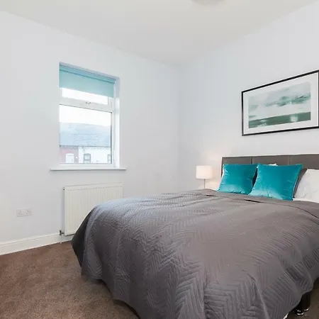 New 6 Bed House 15 Min From Manchester! Free Parking * Манчестер