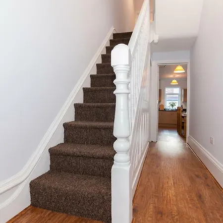 New 6 Bed House 15 Min From Manchester! Free Parking Дом отдыха Манчестер