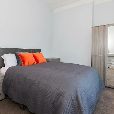 New 6 Bed House 15 Min From Manchester! Free Parking * Манчестер