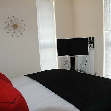 Caftop Aparthotels Wenlock * Манчестер