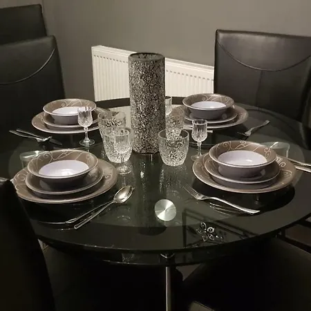 Apartment Two-storey Semi-detached House For Up To 6 People Manchester