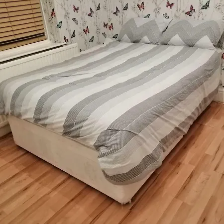 4 Bedrooms Luxury Spacious House Апартаменты Манчестер