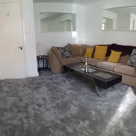 The Stables, Flat 6 *