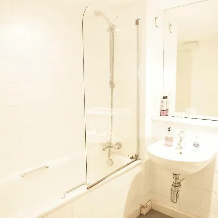 Cosy 2 Bedroom + Parking * Manchester