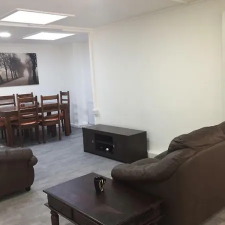Sama's Stylish 5 Homestay Manchester