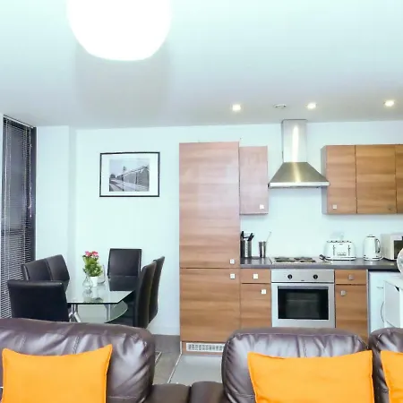 Cosy 2 Bedroom + Parking Homestay Manchester