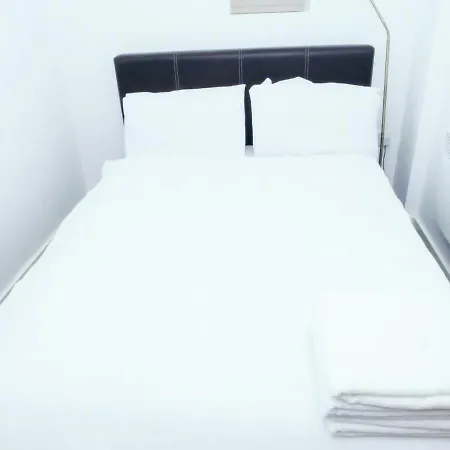 Cosy 2 Bedroom + Parking *