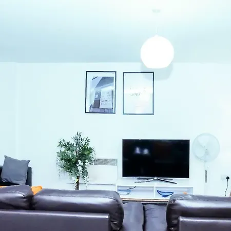 Cosy 2 Bedroom + Parking * Manchester