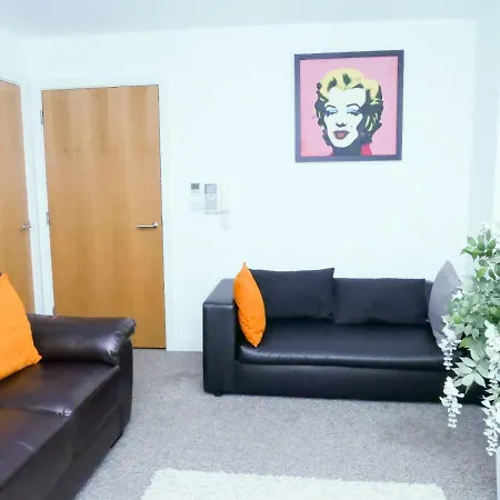 Cosy 2 Bedroom + Parking