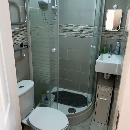 Independent En-suite Manchester