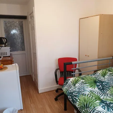 Independent En-suite Manchester