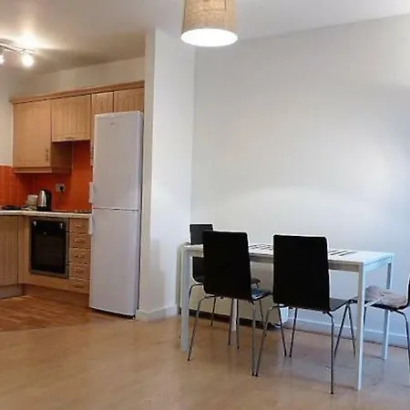 Central 2 Bedroom Flat In The Heart Of Mmu Campus Apartment *