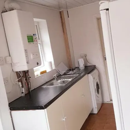 Contemporary & Modern 3 Bedroom Spacious House