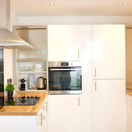 Apartment 1 Bedroom In Media City, Salford Quays Manchester