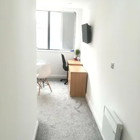 Апартаменты Modern City Center Studio Flat