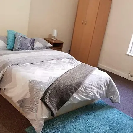 938 Ashton New Road Apartment