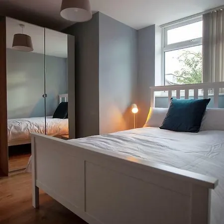 Smart Stylish Close To City Centre Holiday home *