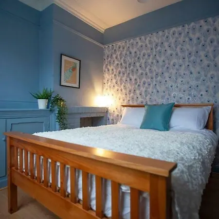 Beautiful Five Bedroom House Close To City Centre Manchester