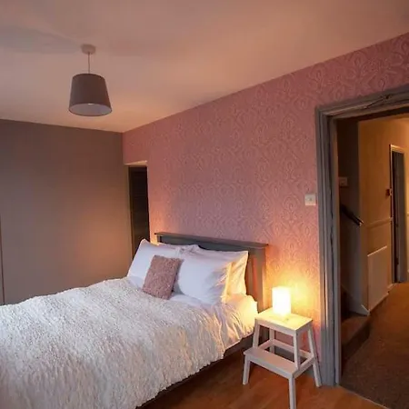 Beautiful Five Bedroom House Close To City Centre Manchester