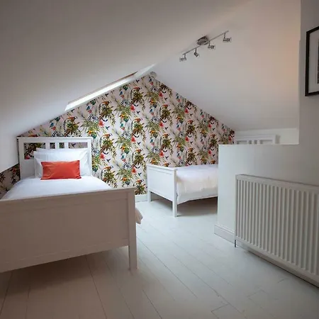 Beautiful Five Bedroom House Close To City Centre * Manchester