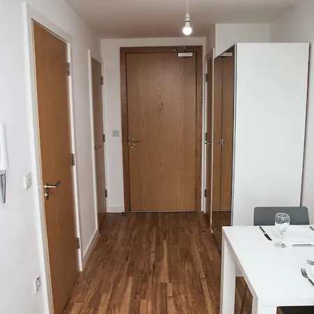 Apartament Free Street Parking Subject To Availability Manchester