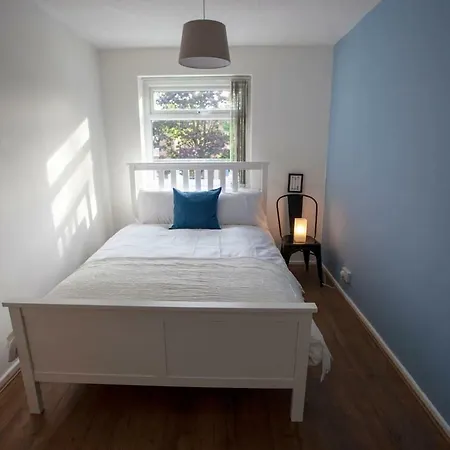 Bright Spacious House With Garden מנצ'סטר