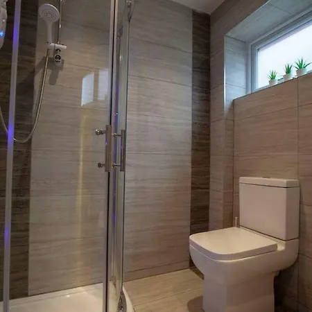 Bright Spacious House With Garden Semesterbostad *