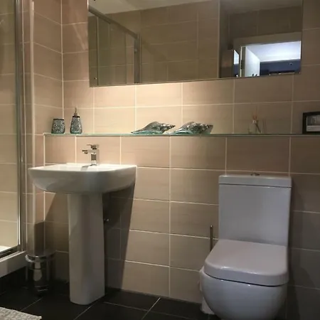2 Bedroom - Close To Piccadilly Train Station / Edge Of The Northern Quarter Apartamento