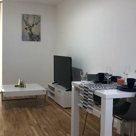 Tower Apartment, Media City Salford Апартаменты *