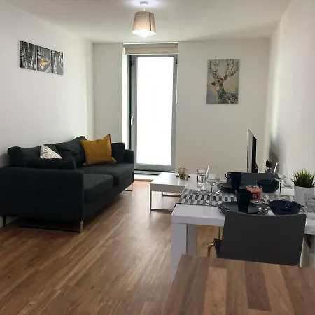 Tower Apartment, Media City Salford Апартаменты Манчестер