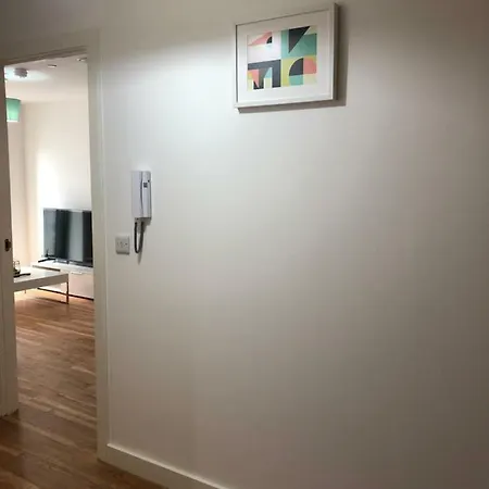 Tower Apartment, Media City Salford Апартаменты *