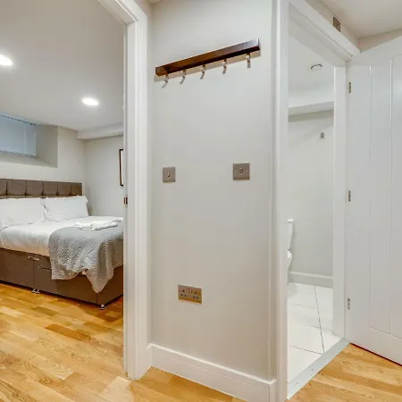 Stylish & Contemporary Apt For 4 In Central Mcr