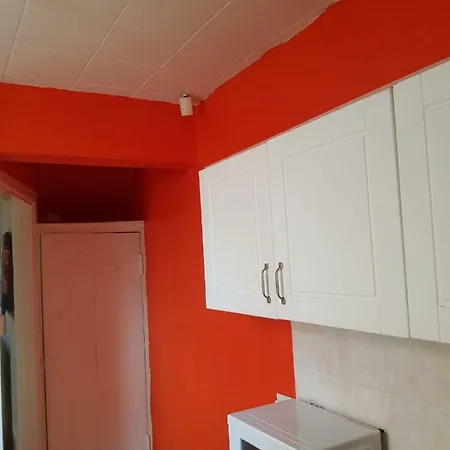 Flat 1/10 Emley Street