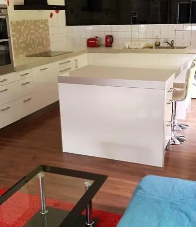 Stunning Place With 4 Beds Surrounded By A Golf Course דירה מנצ'סטר