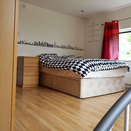 Stunning Place With 4 Beds Surrounded By A Golf Course * מנצ'סטר